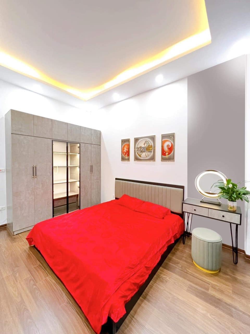 Bán nhà Trần Khát Chân, 2 thoáng, ôtô cách 20m, S 30m,giá chỉ 3 tỷ 250