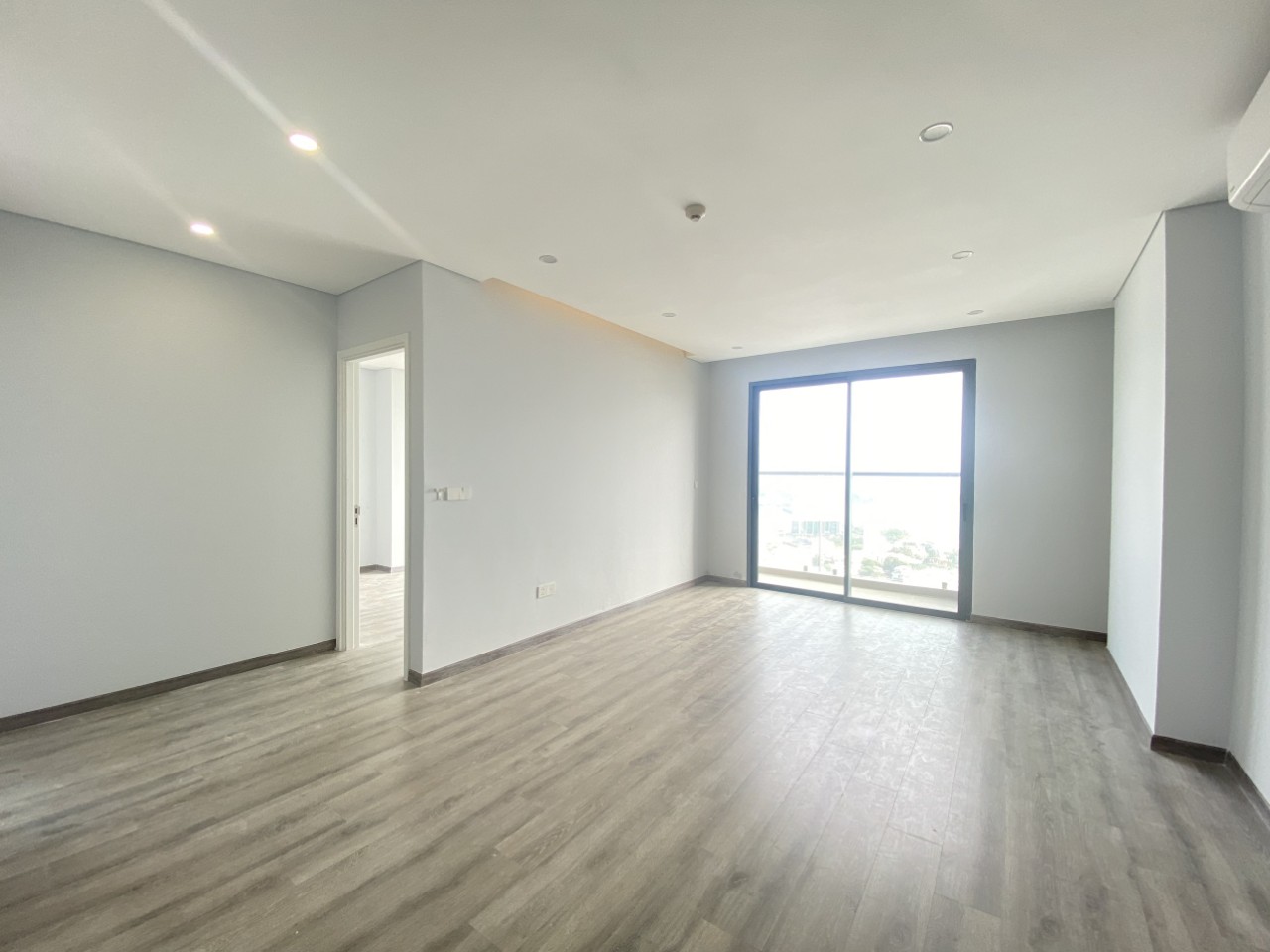 Bán cắt lỗ căn góc tầng 21 view biển tòa nhà Marina Suite Nha Trang