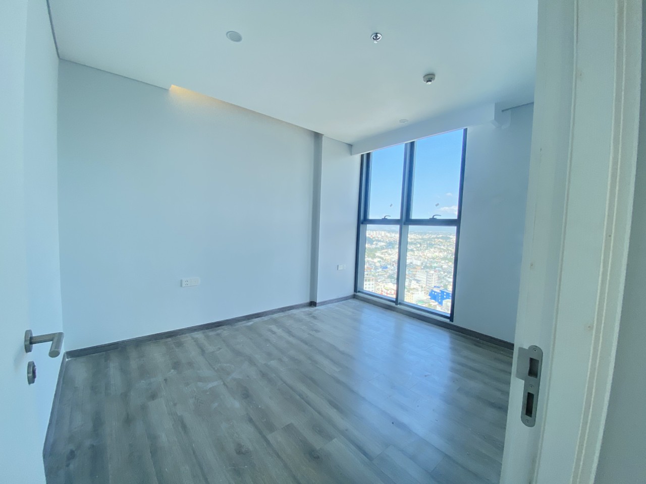 Bán cắt lỗ căn góc tầng 21 view biển tòa nhà Marina Suite Nha Trang