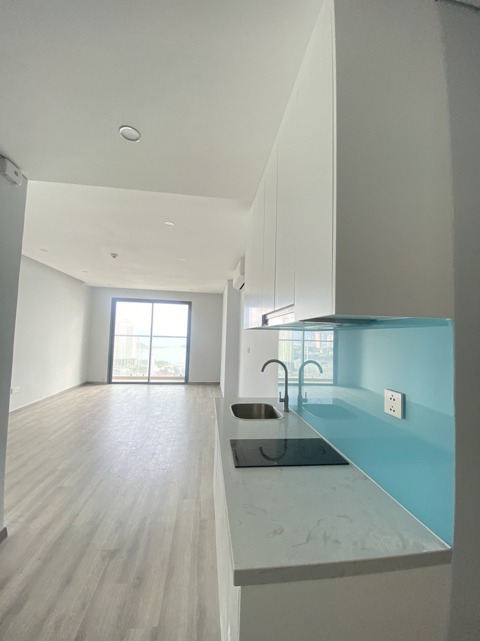 Bán cắt lỗ căn góc tầng 21 view biển tòa nhà Marina Suite Nha Trang