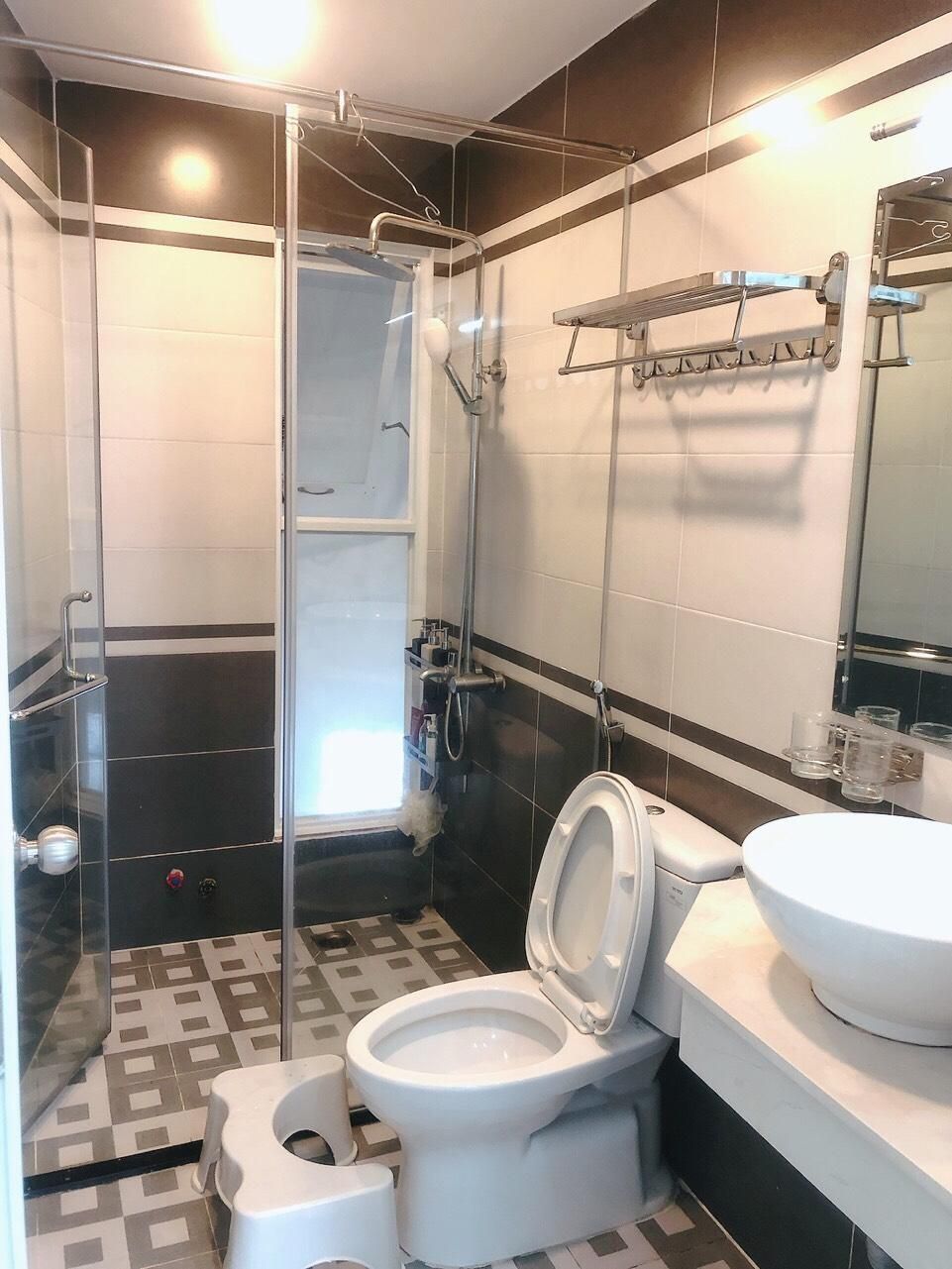 Hạ gấp 1 tỷ,  bán nhanh NHÀ 5 TẦNG PHẠM VĂN BẠCH, HXH còn 7.5 TỶ.