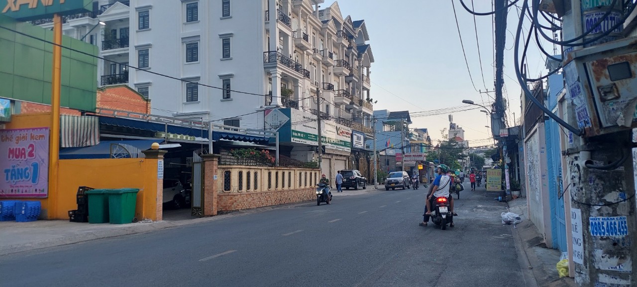 BÁN NHÀ MẶT TIỀN 3 TẦNG ĐANG KD SẦM UẤT ĐƯỜNG HOÀNG BẬT ĐẠT, TÂN BÌNH.