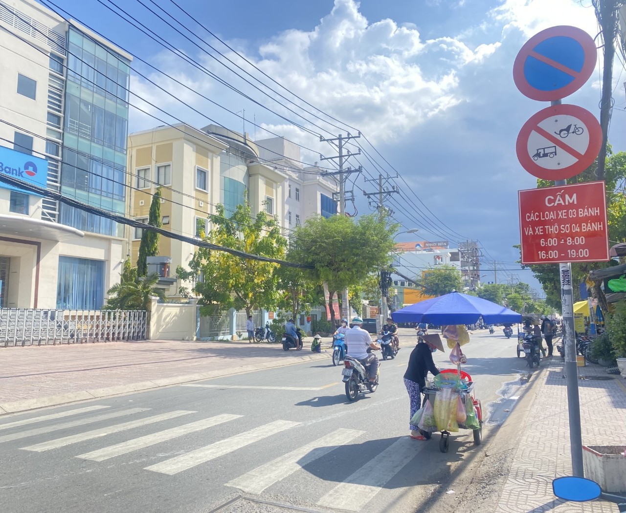 Cần bán gấp nhà mặt tiền đang cho thuê làm VP, DT 86m2, chỉ 6.61 tỷ.