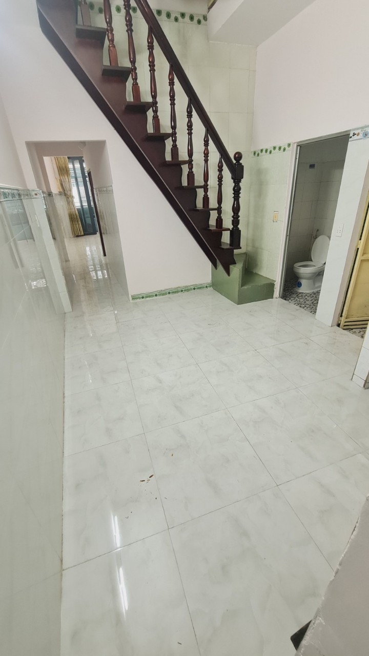 Bán gấp chỉ nhỉnh 3 tỷ, nhà 2 tầng, DT 69m2, 3PN, liền kế Gò Vấp.