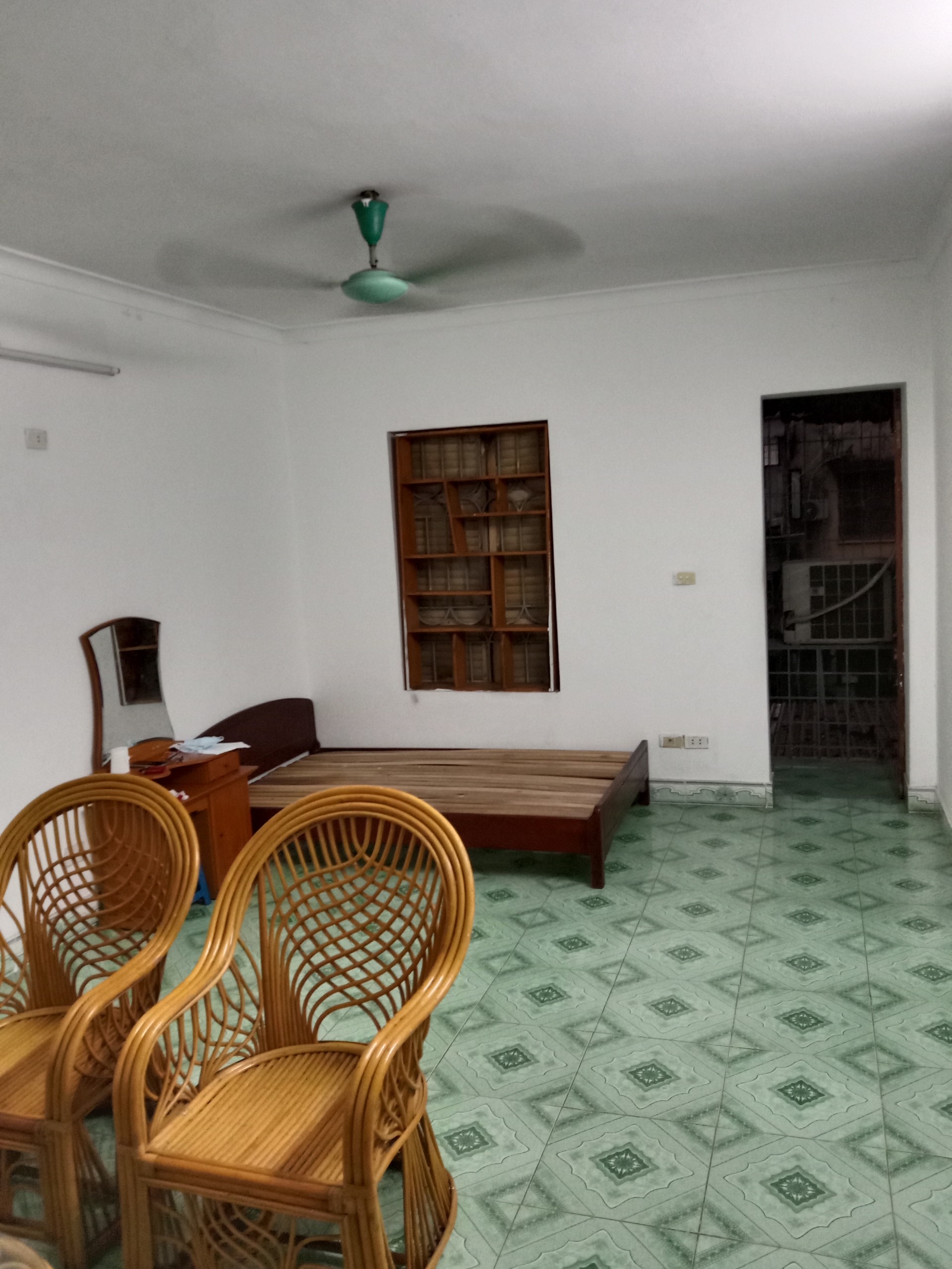 Cho thuê lâu dài căn hộ chính chủ ngõ 129 Nguyễn Trãi, Hà Nội
