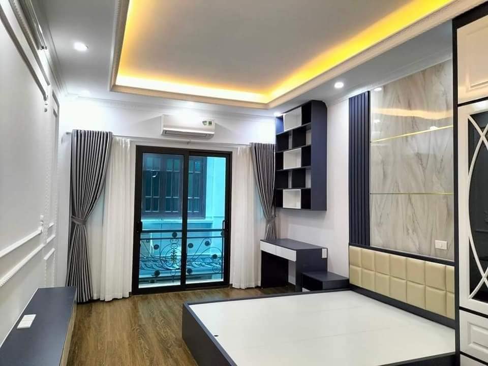 GẤP! Thang máy, lô góc, bán nhà Hào Nam 55.6m, ngang 6m nhỉnh 7 tỷ