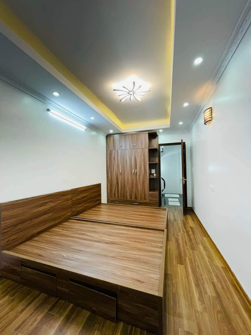 PHÂN LÔ, Ô TÔ, ở cực thích bán nhà Hoàng Cầu 61.8m2_6.5 tỷ