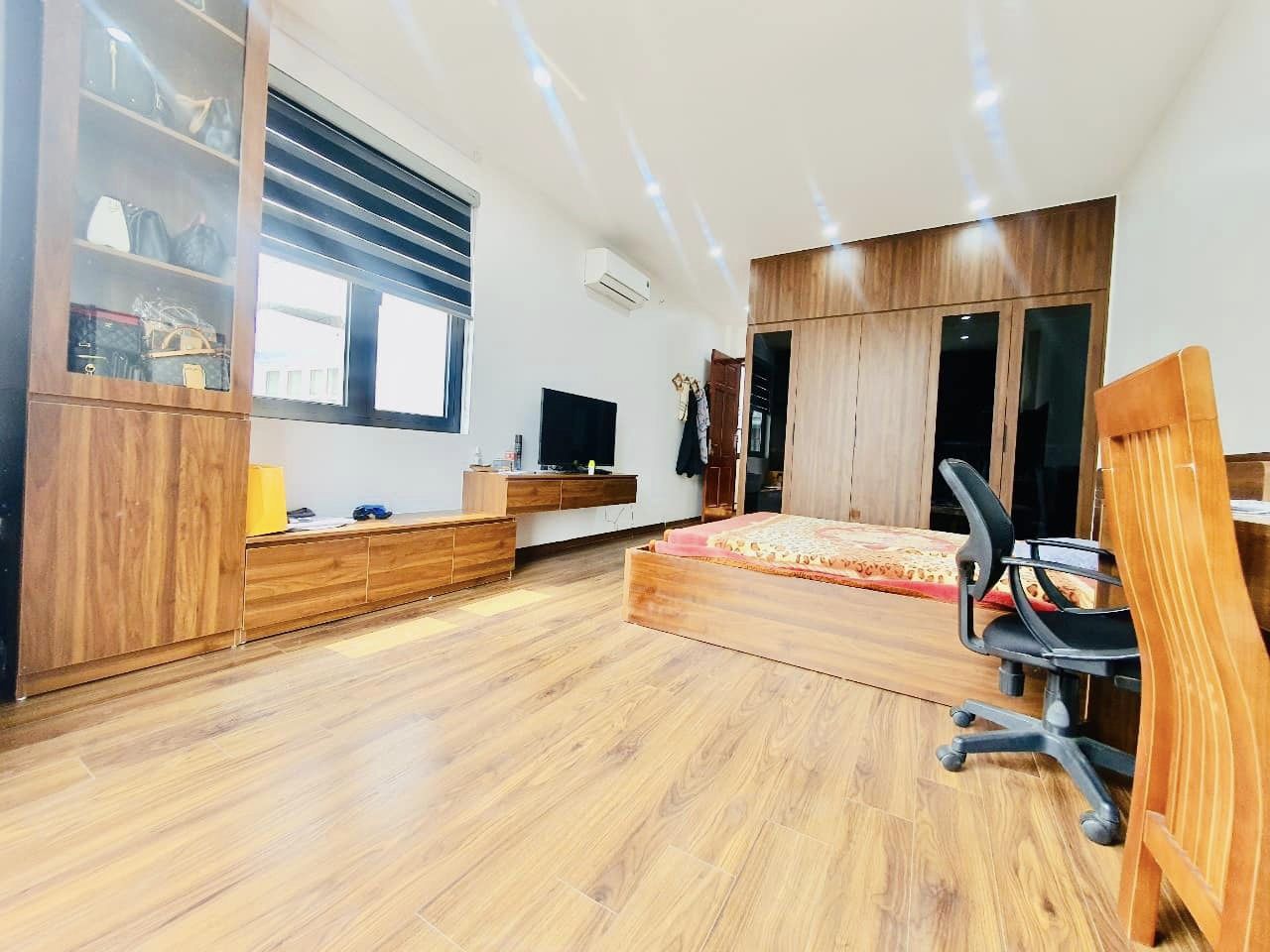 bán nhà riêng 2 ô tô tránh đường Lạc Long Quân,khu dân trí cao