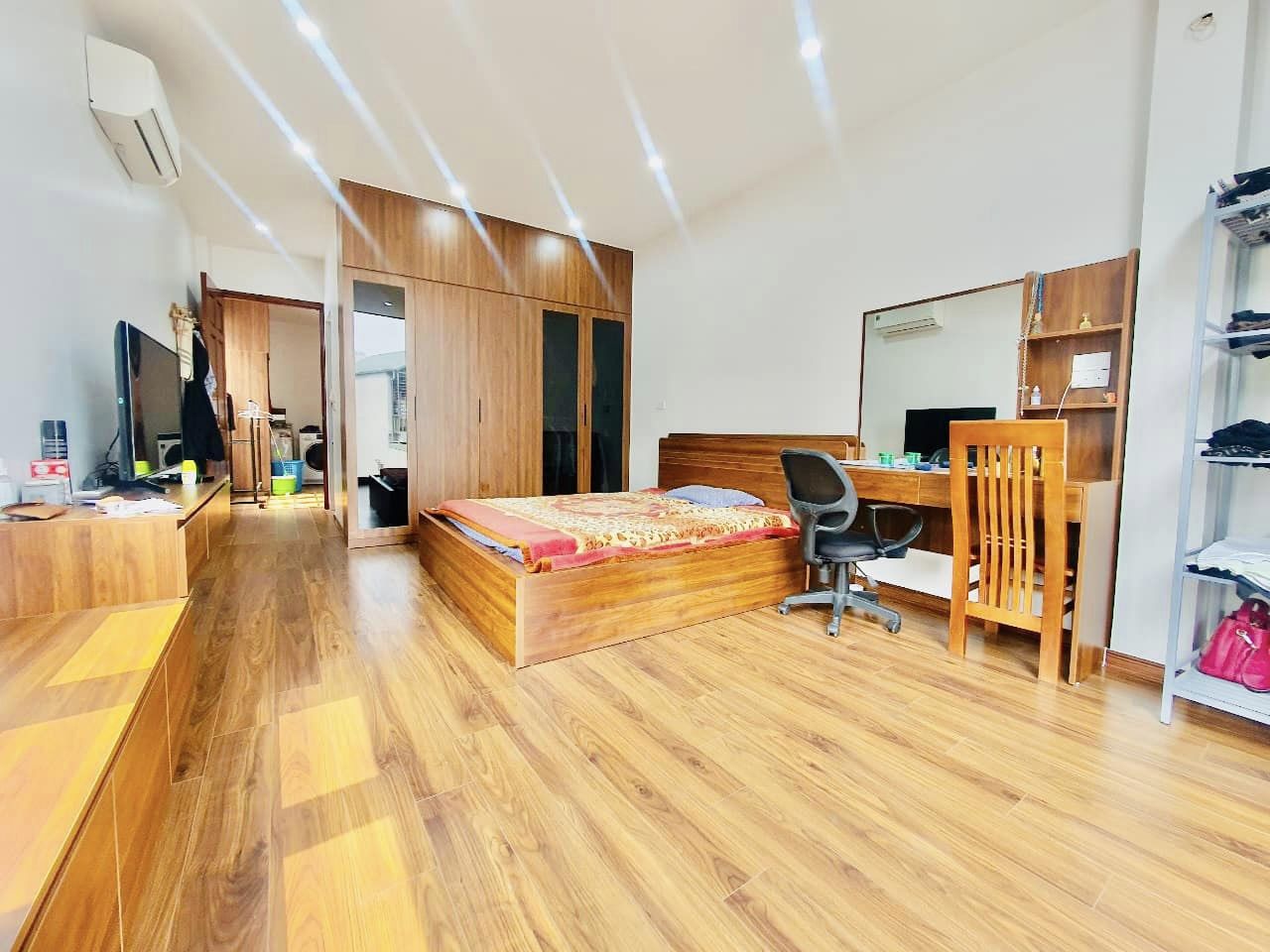 bán nhà riêng 2 ô tô tránh đường Lạc Long Quân,khu dân trí cao