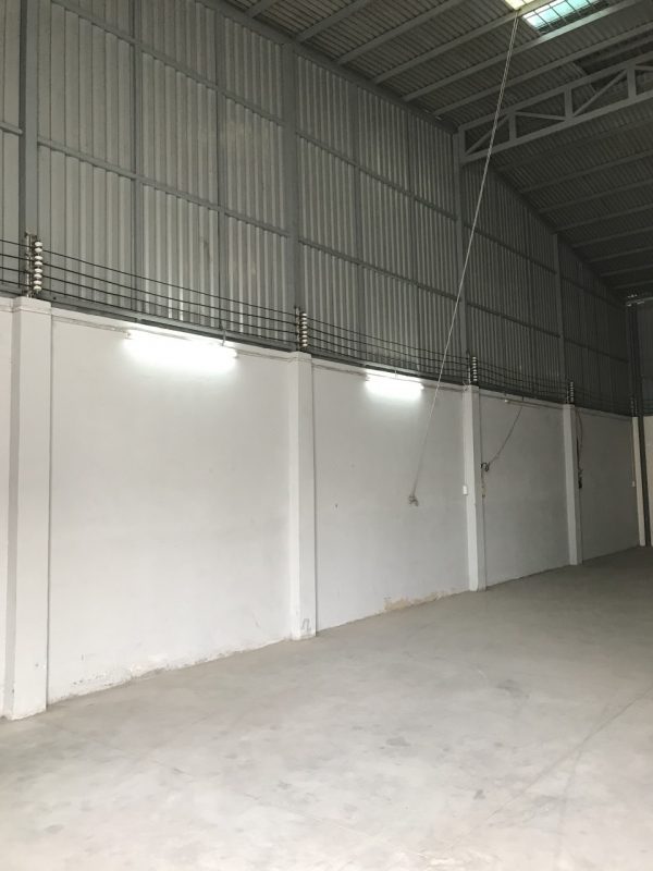 BÁN GẤP NHÀ XƯỞNG DT 300M2 HIỆN ĐANG ĐỂ TRỐNG