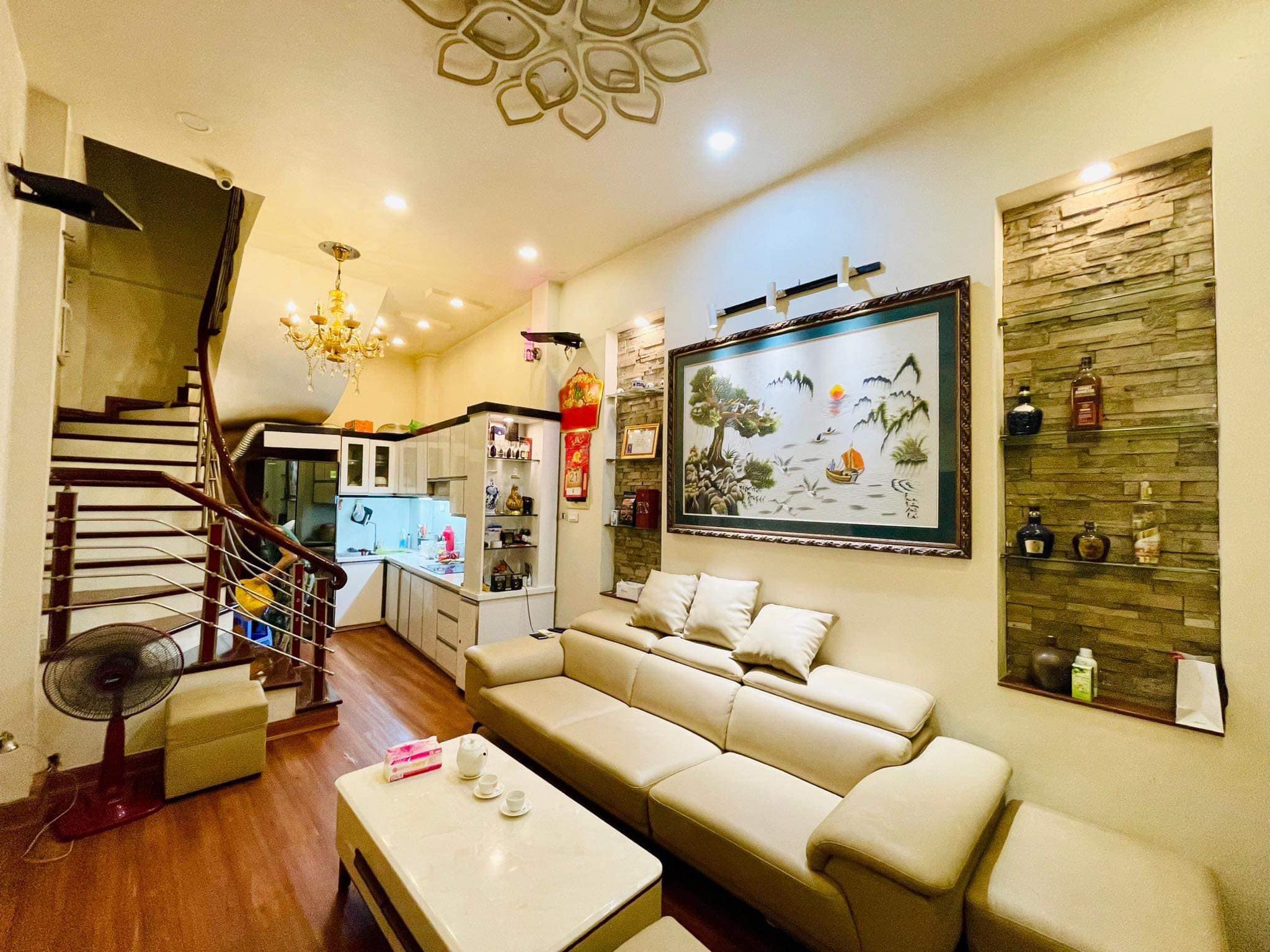 HIẾM! 25m ra phố, lô góc, dân xây ở sướng bán nhà Tôn Đức Thắng