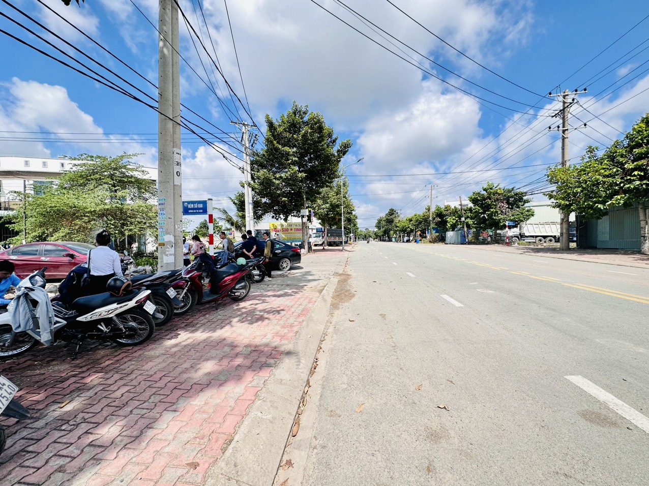 BÁN LÔ ĐẤT MT ĐƯỜNG BÙI THỊ XUÂN- GẦN CHỢ TÂN BÌNH, DĨ AN