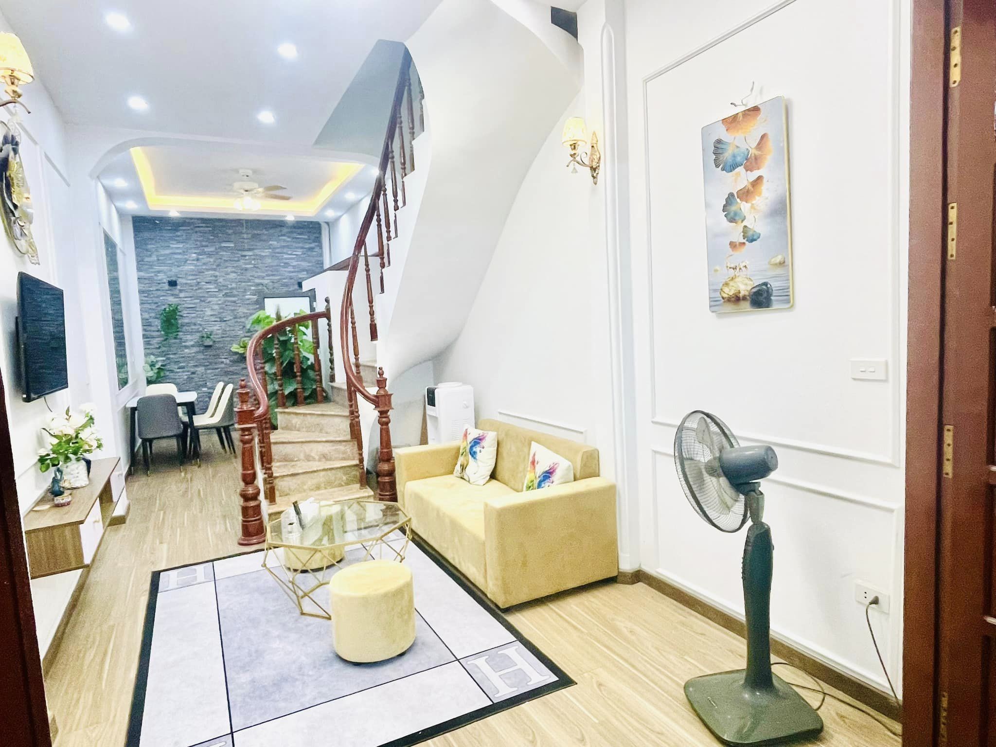 Chủ xây 4 năm, mới ở ngay, ô tô tránh 25m, bán nhà Lương Định Của