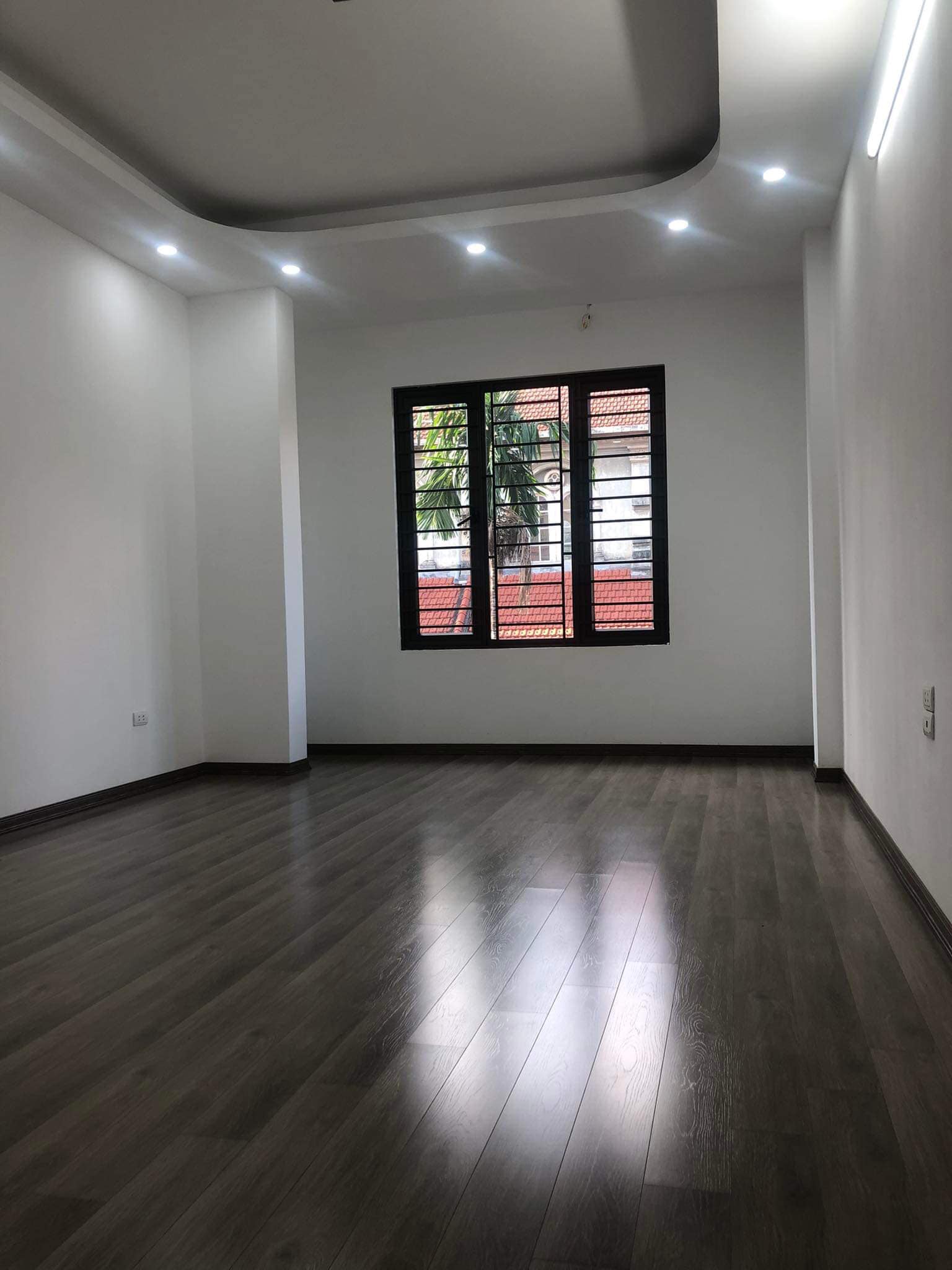 Bán nhà phố Tân Mai - Mặt tiền 5,2m - DT 45m2 - oto tránh