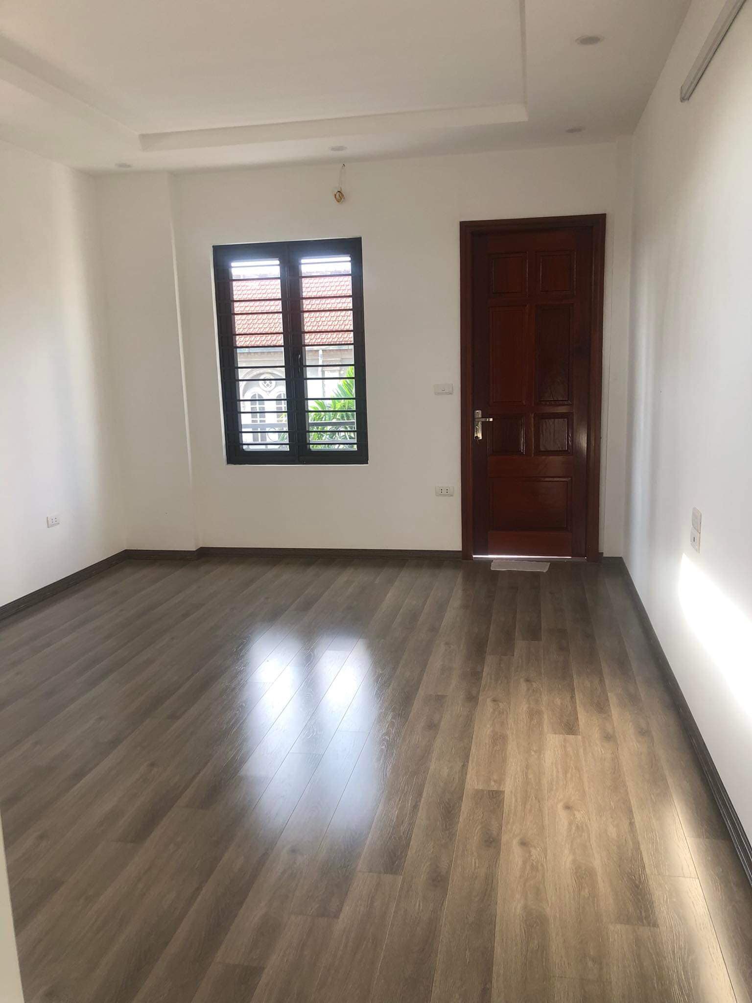 Bán nhà phố Tân Mai - Mặt tiền 5,2m - DT 45m2 - oto tránh