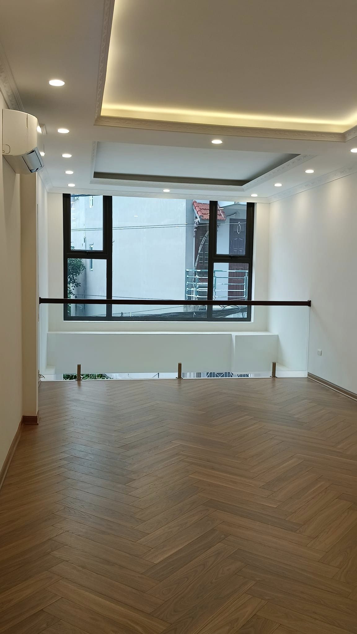 Bán nhà phố Tân Mai - Mặt tiền 5,2m - DT 45m2 - oto tránh