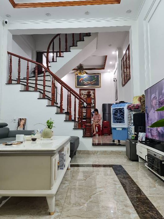 NHÀ ĐẸP  TÂN MAI 40M NGÕ THÔNG TIỆN ÍCH NGẬP TRÀN