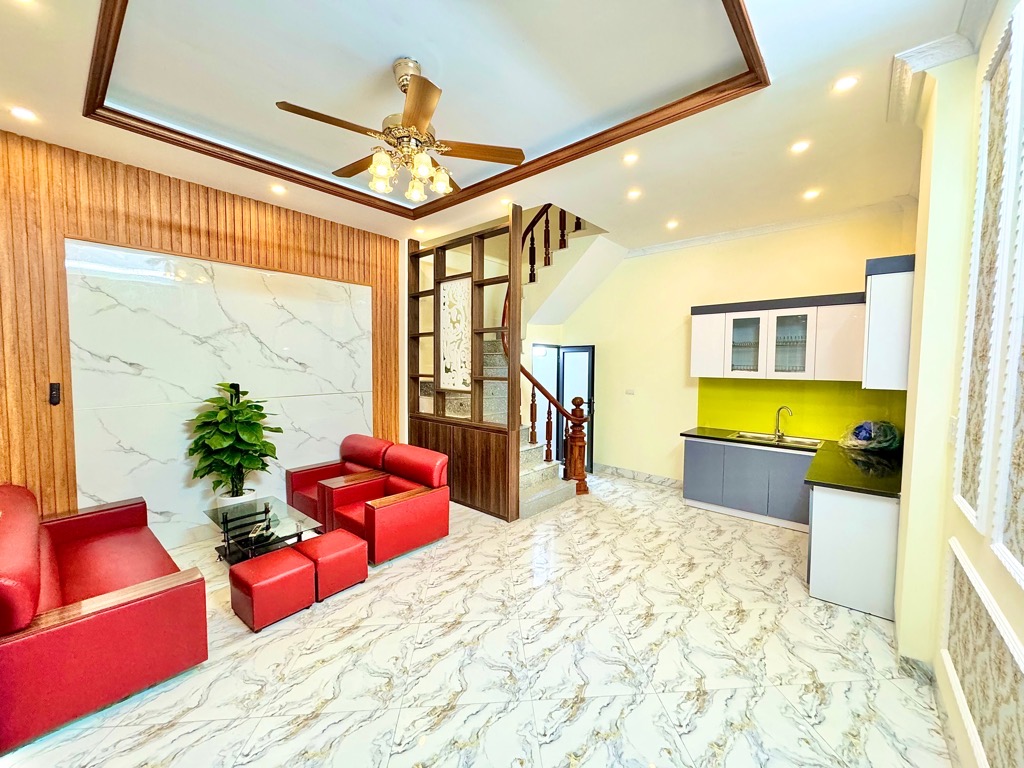 NHÀ MỚI LĨNH NAM-BA GÁC ĐỖ CỬA- TIỆN ÍCH NGẬP TRÀN