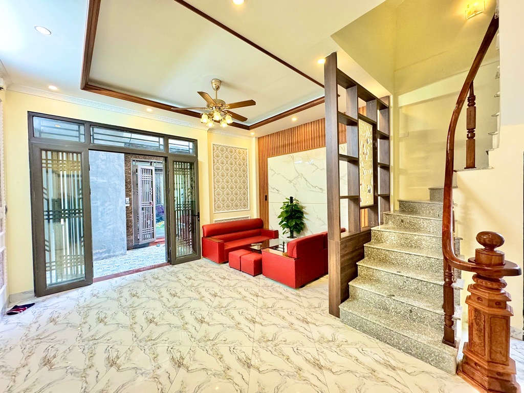 NHÀ MỚI LĨNH NAM-BA GÁC ĐỖ CỬA- TIỆN ÍCH NGẬP TRÀN