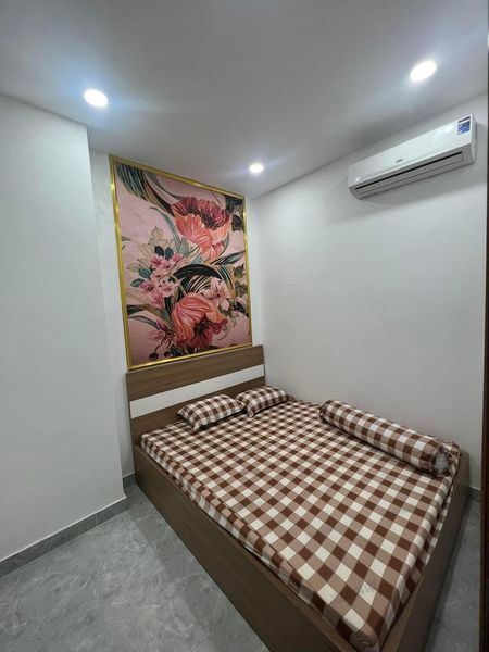 Nhà mới 5 tầng 10Pn có HĐ 35tr/th gần công viên Lê Thị Riêng nhỉnh 8Tỷ