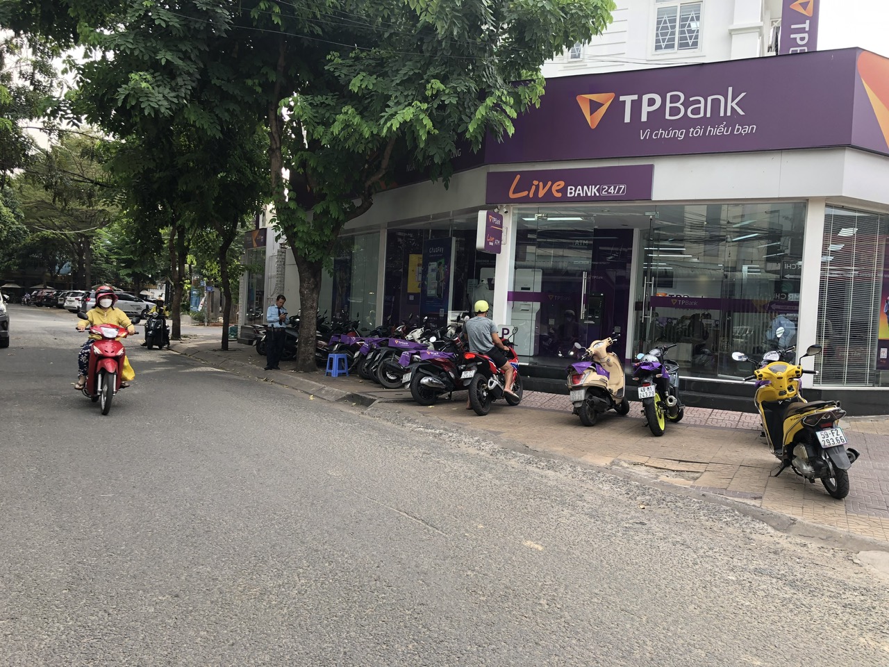 Bán gấp nhà 339 Đỗ Xuân Hợp -Quận 9 180m2 giá chỉ 12 tỷ tl