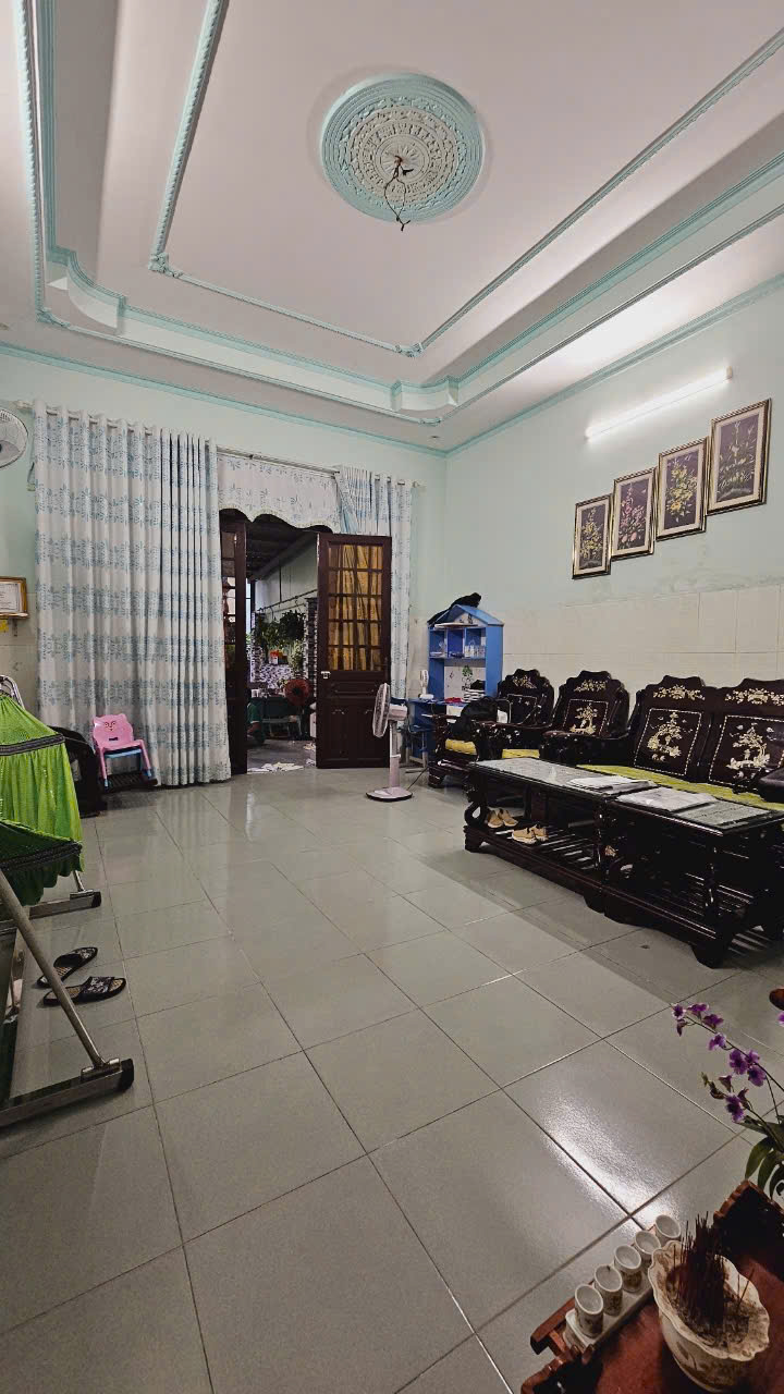 Bán gấp nhà 339 Đỗ Xuân Hợp -Quận 9 180m2 giá chỉ 12 tỷ tl