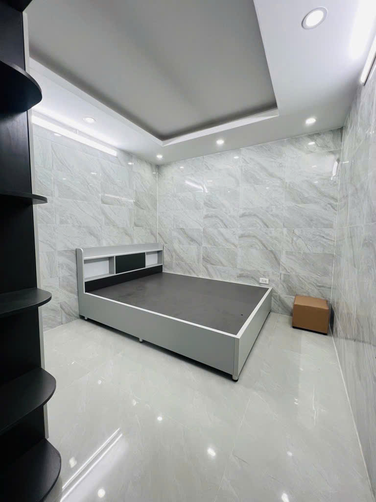 Cần bán căn hộ tập thể tầng 1 ở phố hoàng đạo thành, kim giang