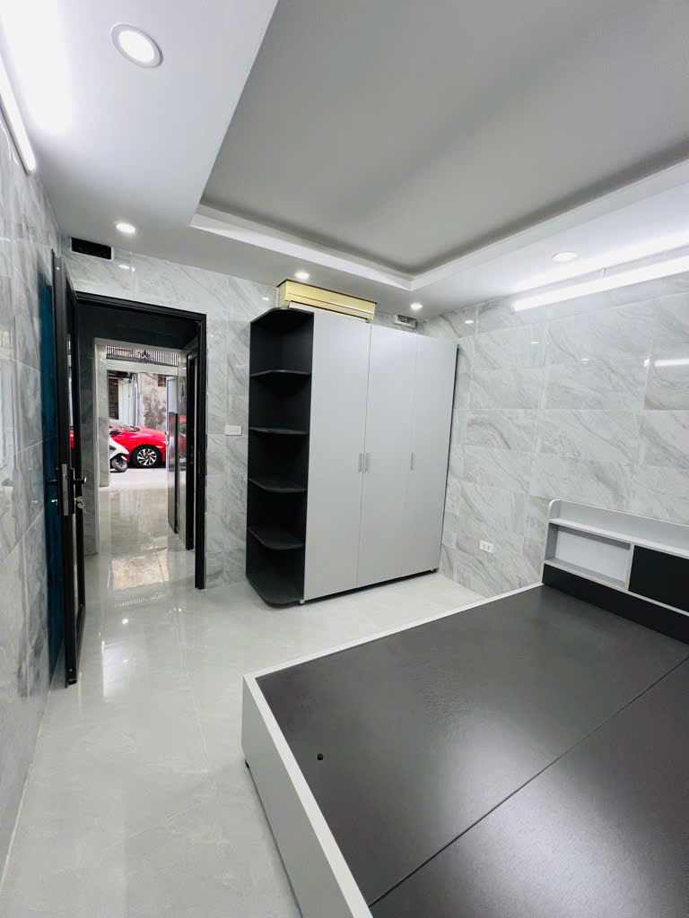 Cần bán căn hộ tập thể tầng 1 ở phố hoàng đạo thành, kim giang