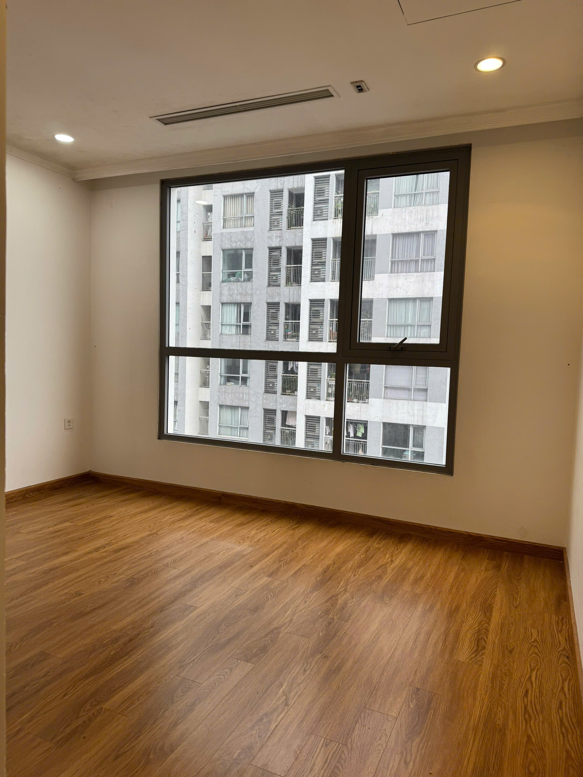 Cần bán nhanh căn hộ 3PN Park Hill - giá siêu tốt