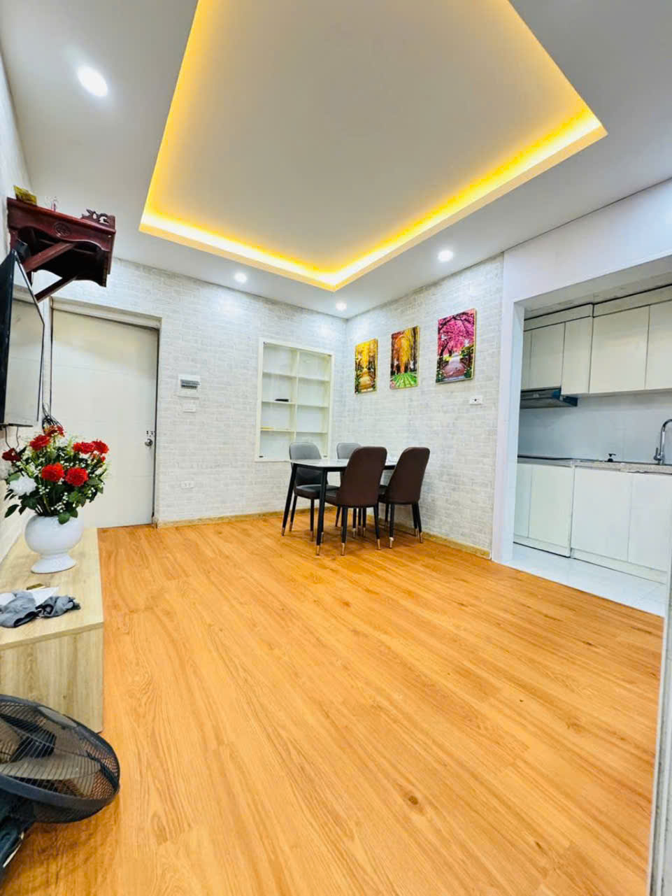 Cần bán căn hộ tập thể ở phố Thanh Nhàn, quận Hai Bà Trưng