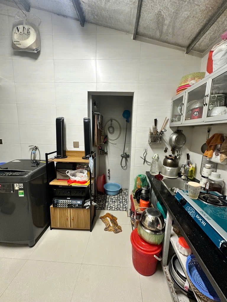 Tập thể chính chủ ở phố Quỳnh mai cần bán