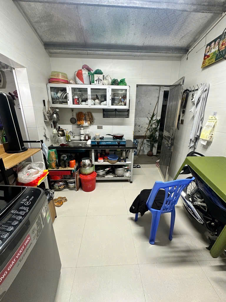 Tập thể chính chủ ở phố Quỳnh mai cần bán