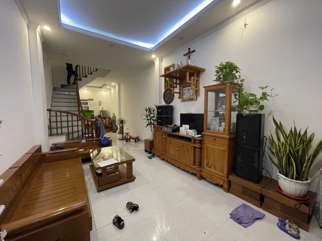 Bán nhà 4 tầng ở phố Lò đúc, lô góc, gần đường ô tô giá 7,05 tỷ