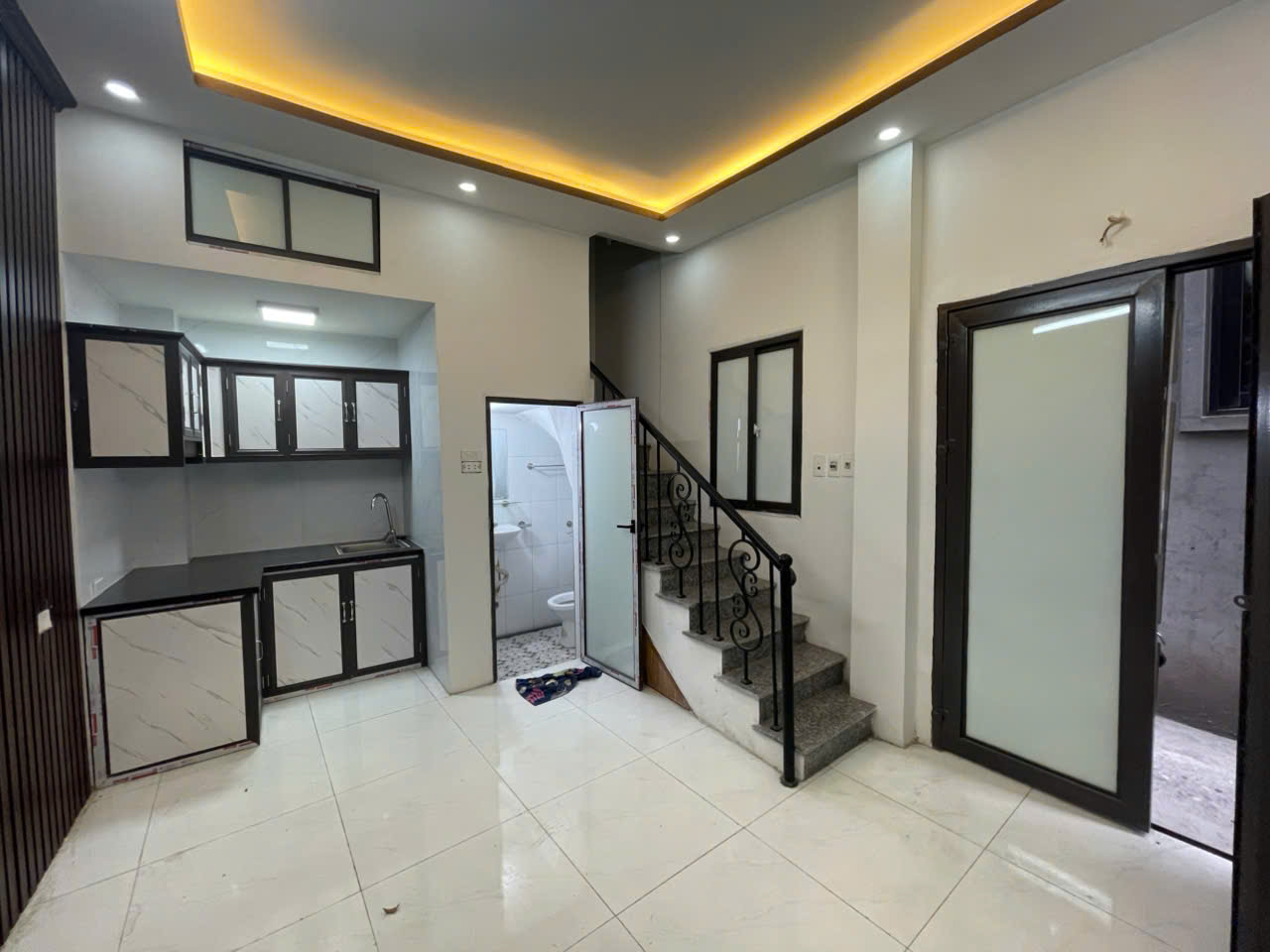 Cần bán nhà 3 tầng giá 2.25 tỷ ở Lĩnh Nam