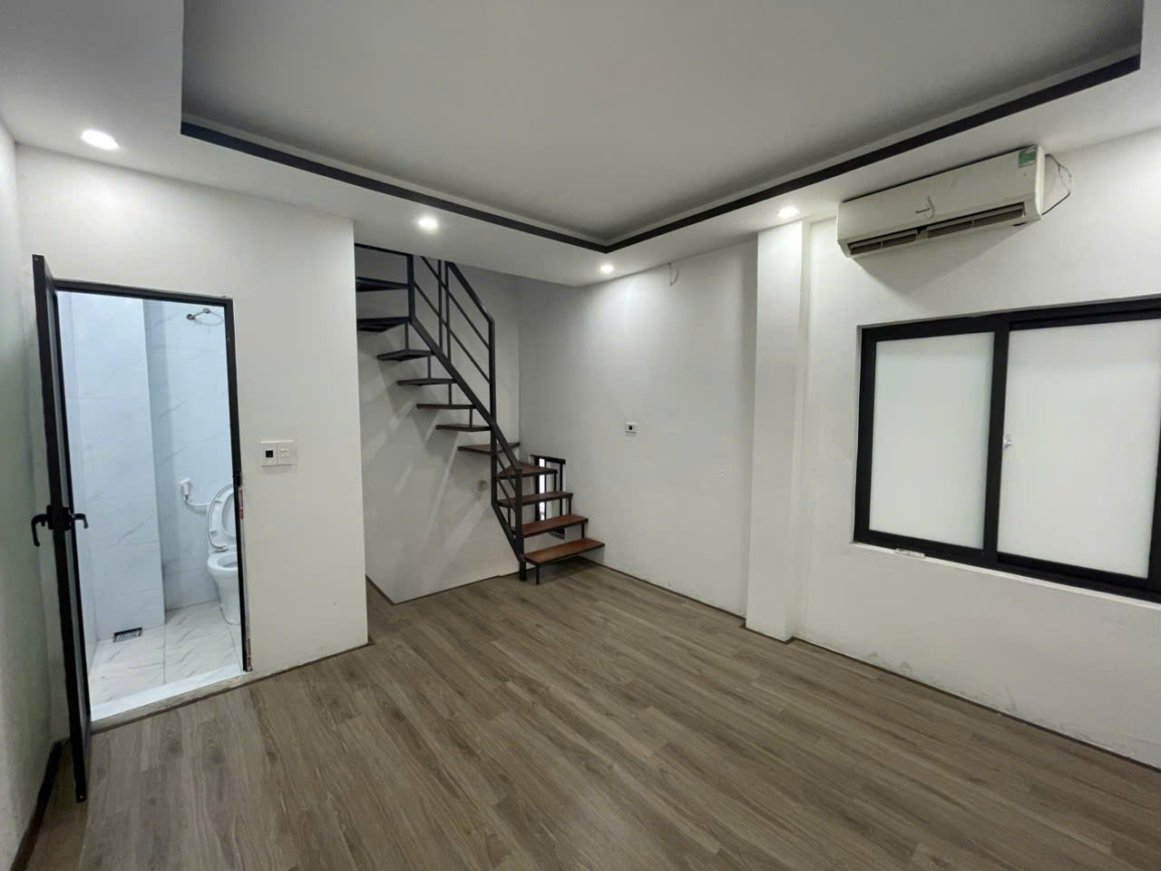 Cần bán nhà 3 tầng giá 2.25 tỷ ở Lĩnh Nam