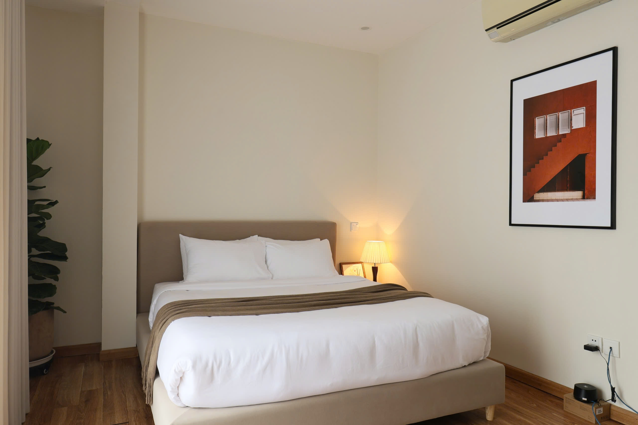 Cho thuê nhà 7 tầng cao cấp gần trung tâm Hoàn Kiếm