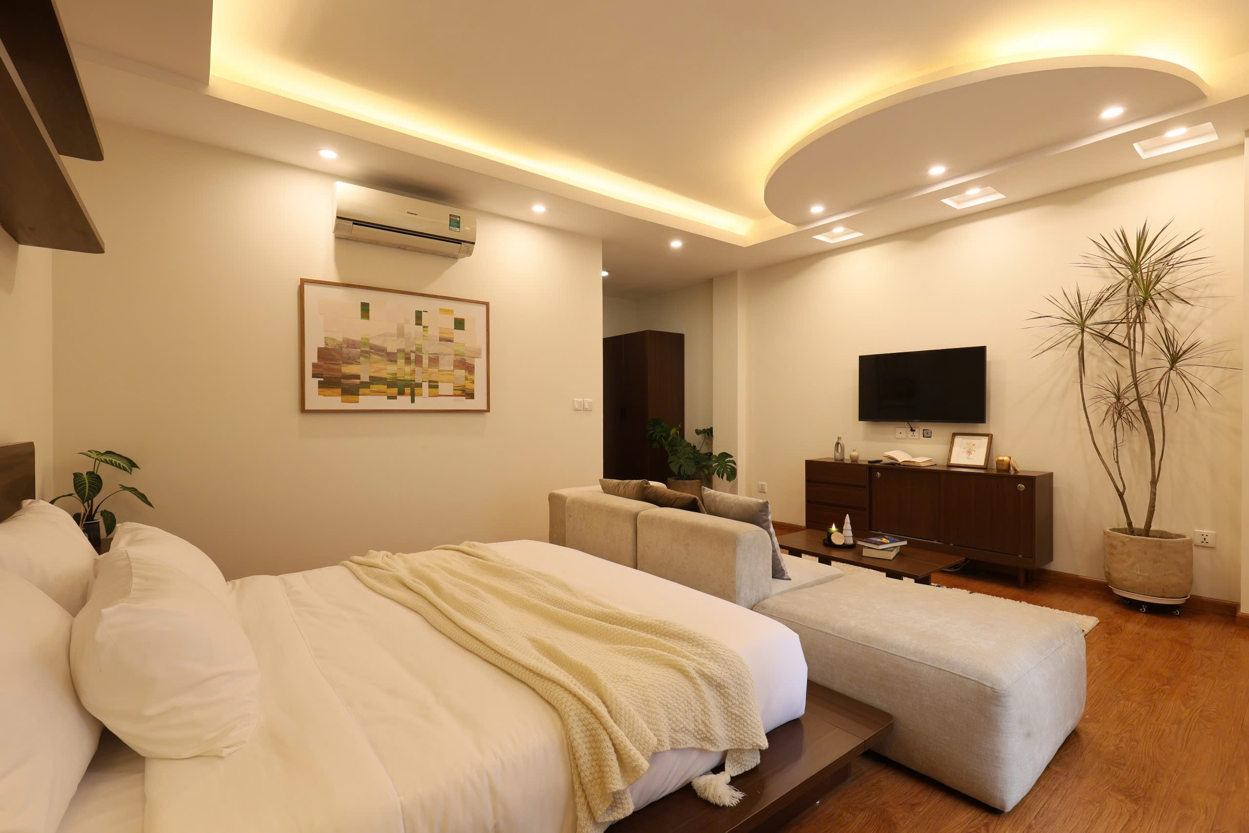 Cho thuê nhà 7 tầng cao cấp gần trung tâm Hoàn Kiếm