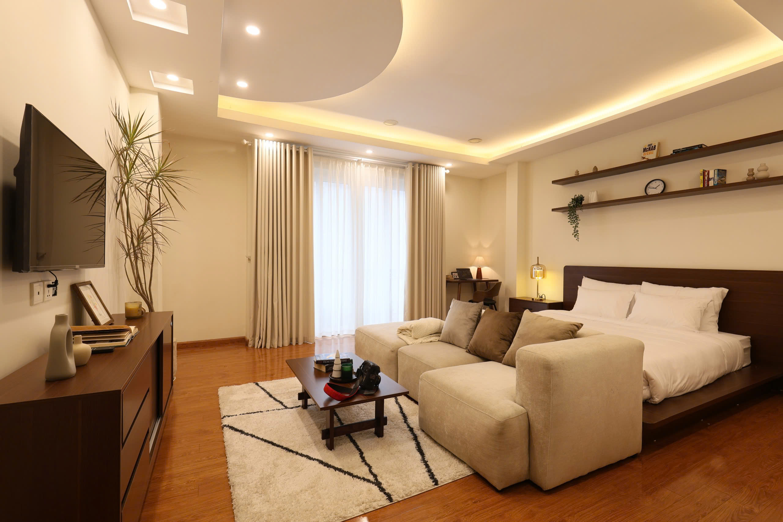 Cho thuê nhà 7 tầng cao cấp gần trung tâm Hoàn Kiếm