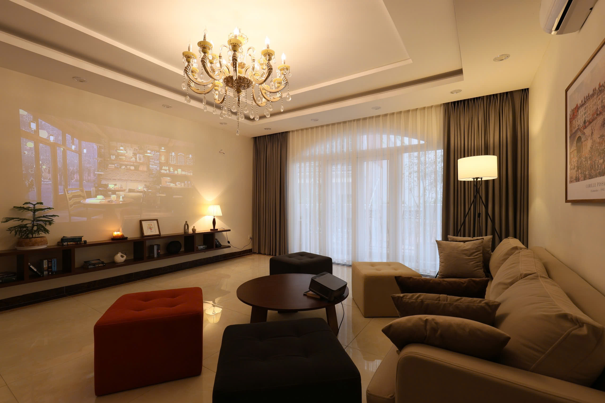 Cho thuê nhà 7 tầng cao cấp gần trung tâm Hoàn Kiếm