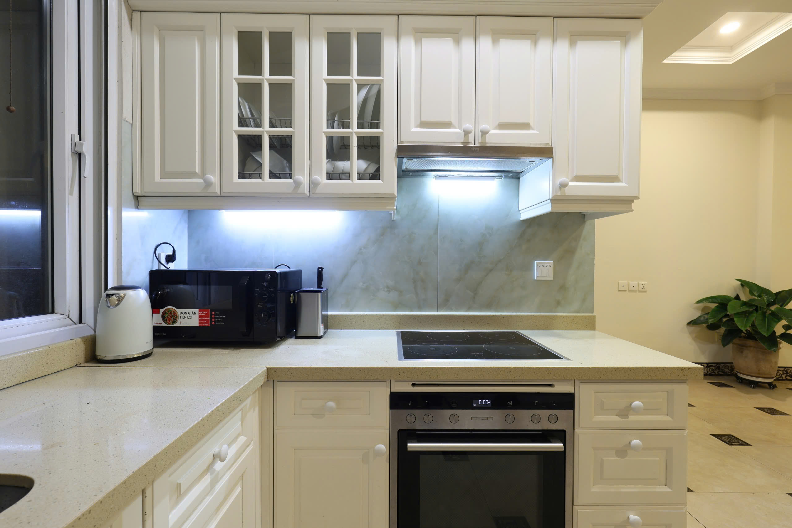 Cho thuê nhà 7 tầng cao cấp gần trung tâm Hoàn Kiếm