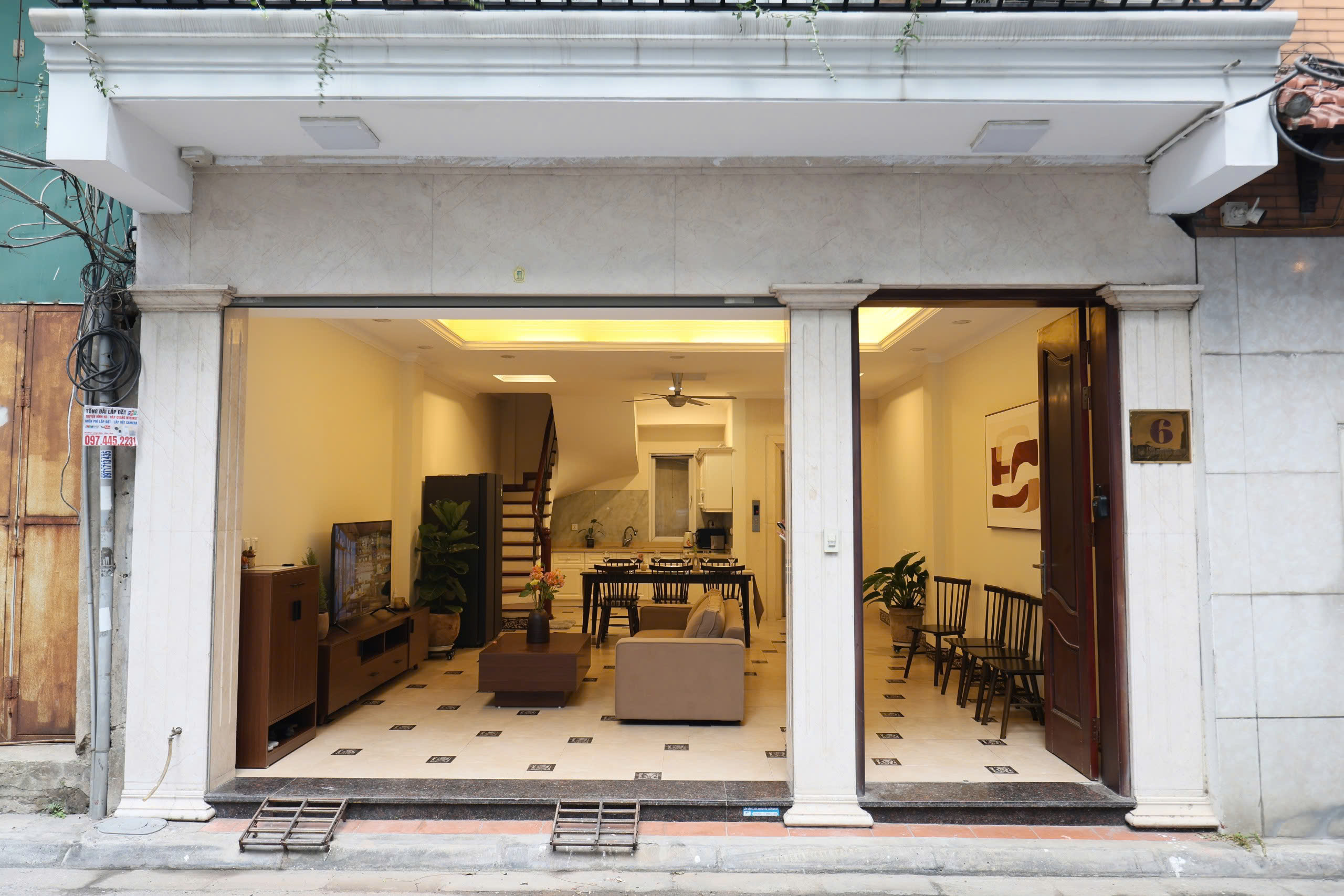 Cho thuê nhà 7 tầng cao cấp gần trung tâm Hoàn Kiếm