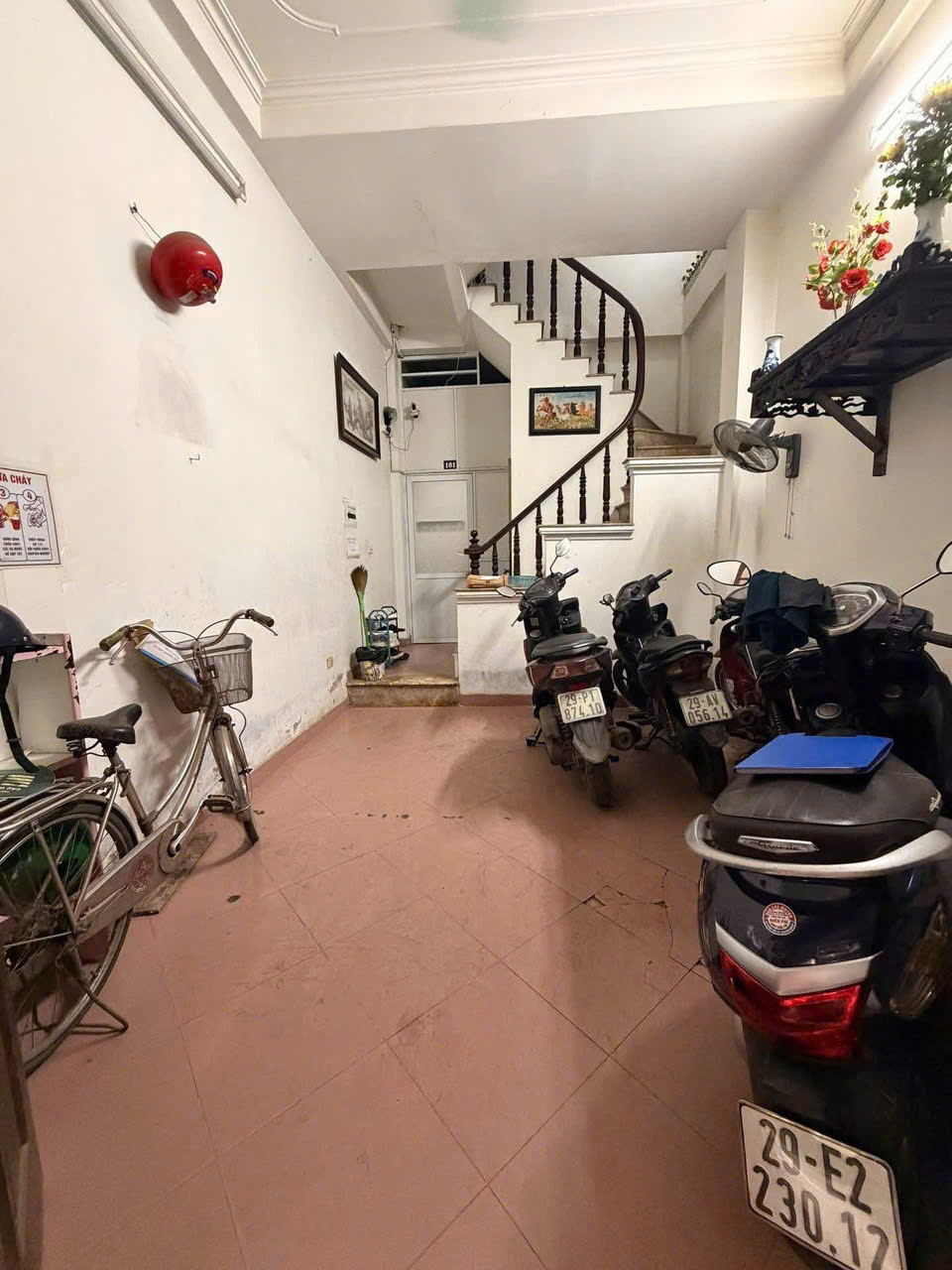 Bán nhà 5 tầng ở phố Lê Thanh Nghị, gần trường Đại học bách khoa