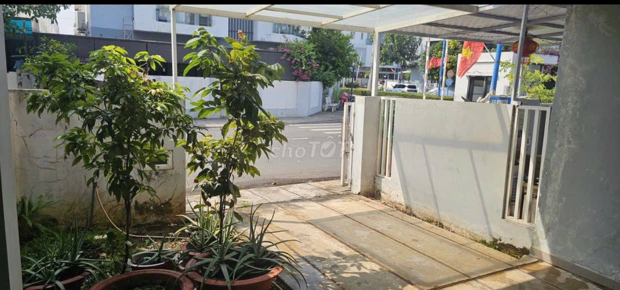Bán nhà thô Khang Điền Mega Village 75m2, 3 tầng sổ hồng