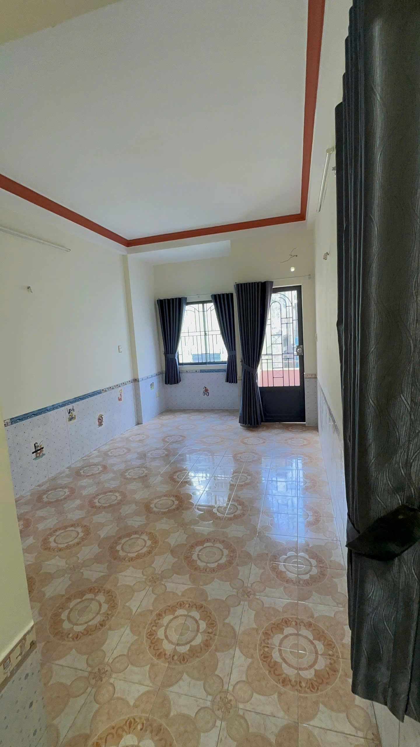 Cho thuê nhà 62/1 Xóm Đất P8 Q11 hẻm 3m, đúc 3,5 tấm