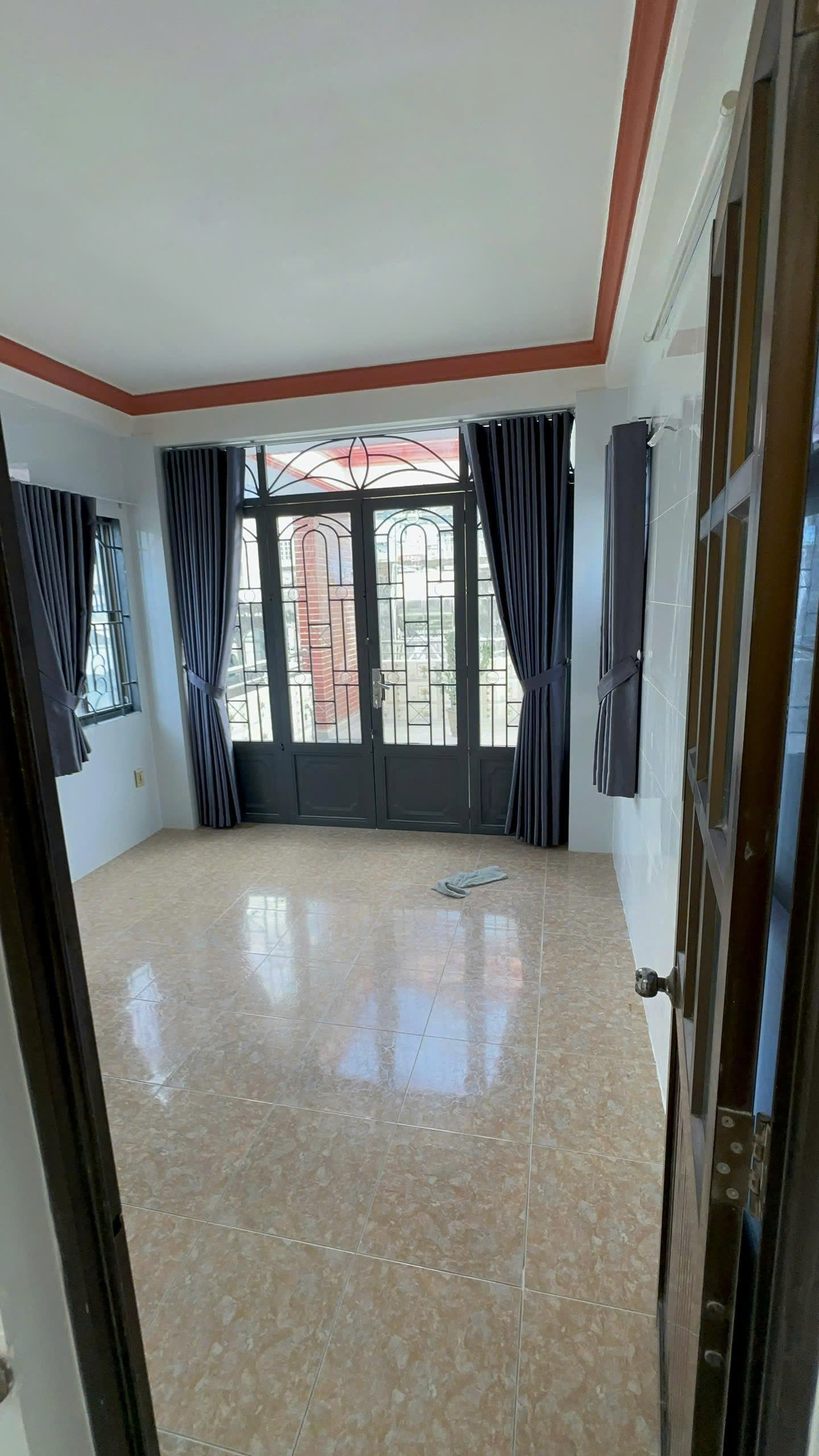 Cho thuê nhà 62/1 Xóm Đất P8 Q11 hẻm 3m, đúc 3,5 tấm