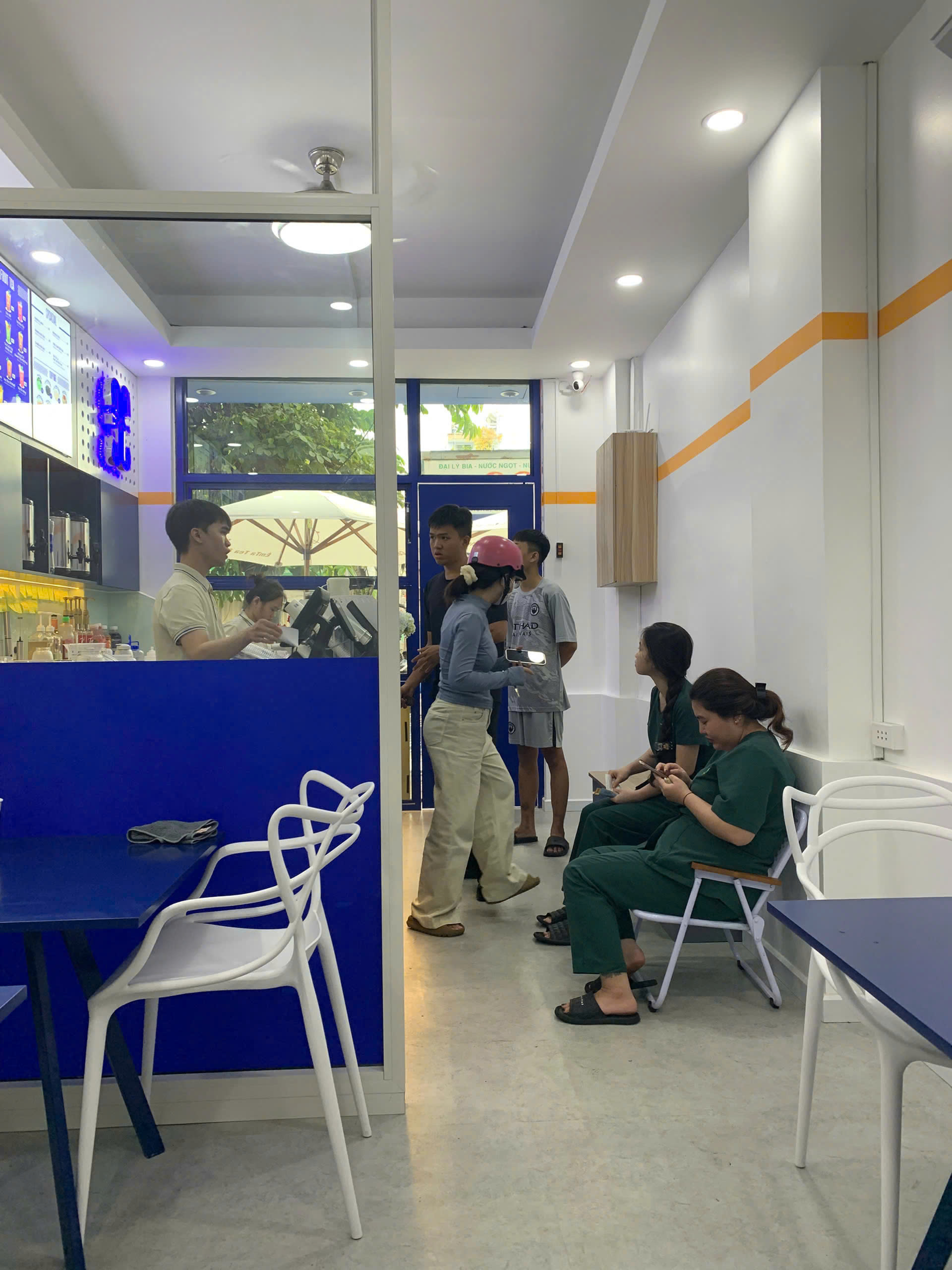 Sang gấp quán cafe trà sữa ngay Lê Hồng Phong Quận 5