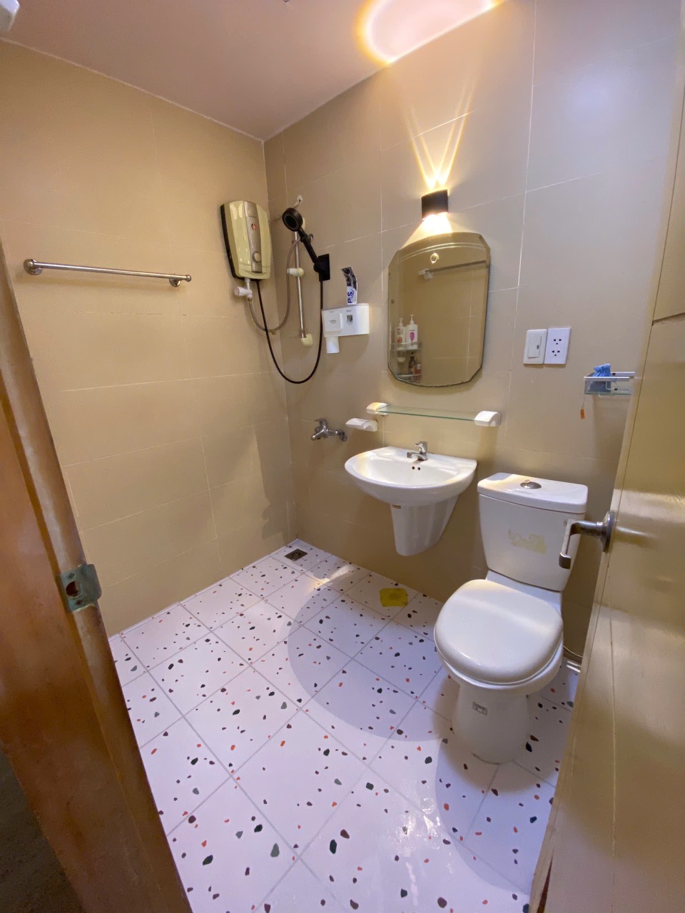 Chính chủ bán căn góc 83m2 3pn Hoàng Kim Thế Gia, sổ hồng sẵn