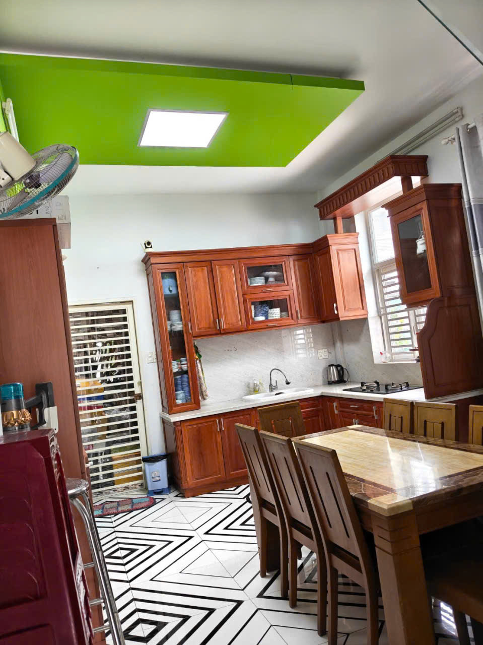 Bán căn góc mặt tiền khu Tên Lửa Bình Tân 4 tầng siêu đẹp