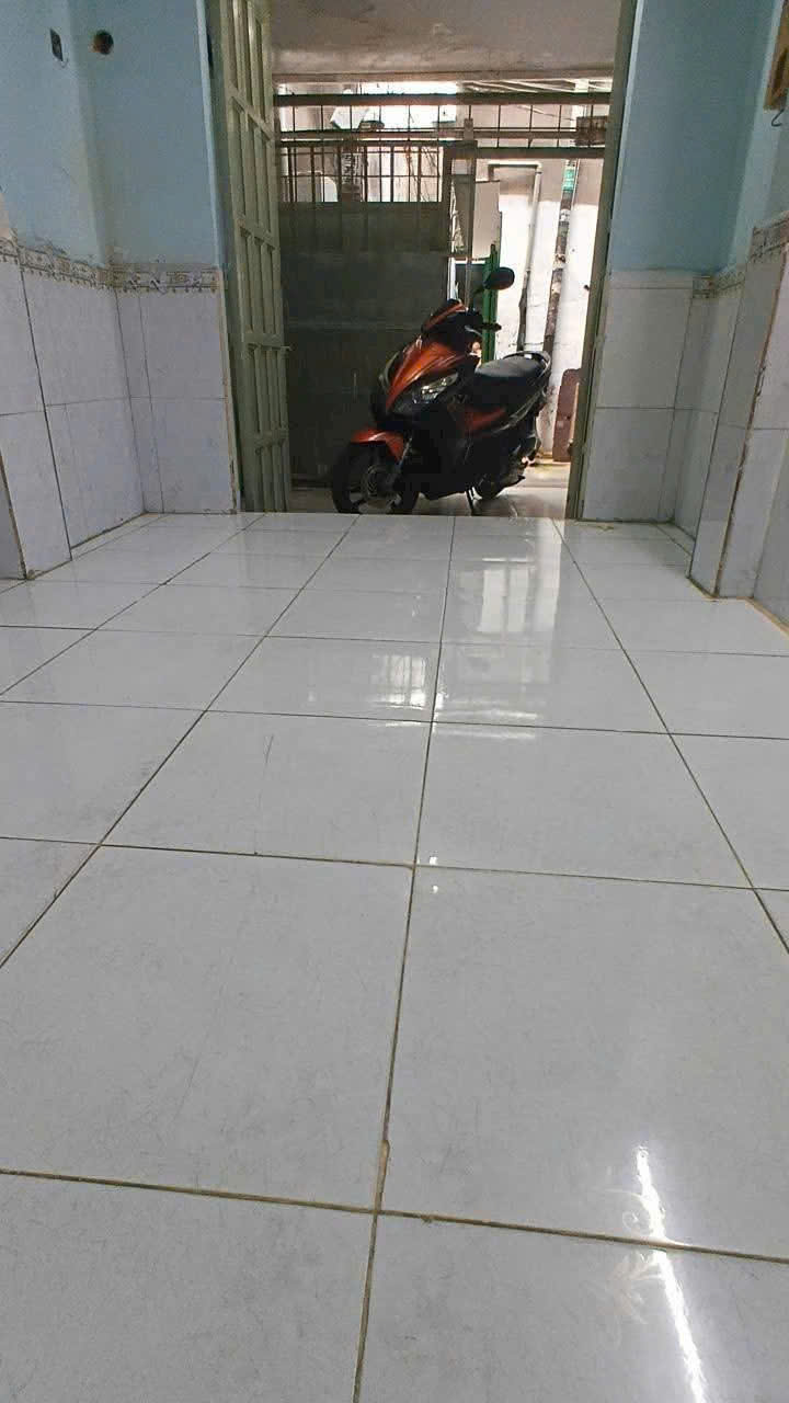 Bán nhà cũ tiện xây mới tại Chiến Lược Quận Bình Tân