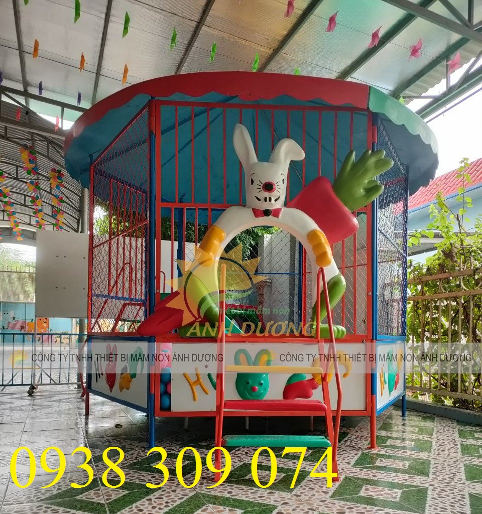 Nhà banh sắt ngoài trời dành cho bé, quán coffee,